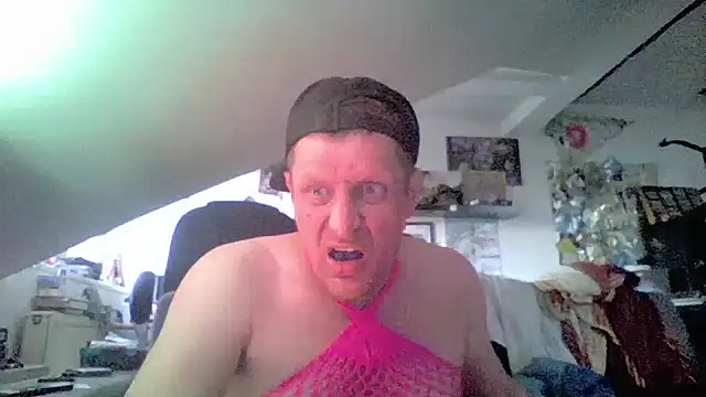 Snapshot of Bigthroaterboy chatting on June 22, 3:25 am Bigthroaterboy online show from June 22, 3:25 am