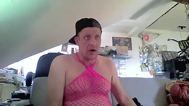 Snapshot of Bigthroaterboy chatting on June 22, 3:31 pm Bigthroaterboy online show from June 22, 3:31 pm