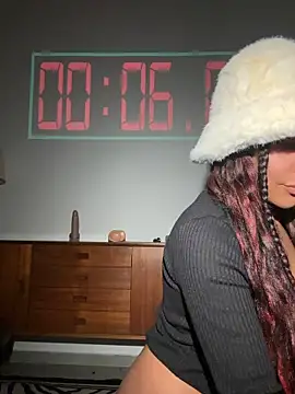 HaileyDiana online show from March 27, 6:18 pm