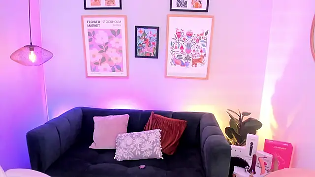 Melissa Koster online show from April 12, 5:23 am