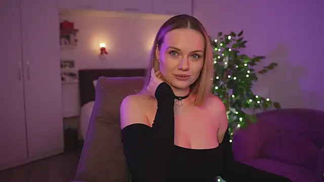 Snapshot of Naughty_mooncake chatting on January 6, 12:35 pm Naughty mooncake online show from January 6, 12:35 pm