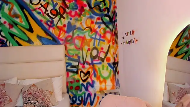 Liana Bernocchi online show from November 6, 9:05 pm