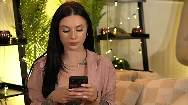 Snapshot of CarolinePrescott chatting on June 27, 6:57 pm CarolinePrescott online show from June 27, 6:57 pm