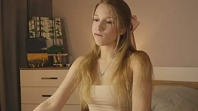 Snapshot of AliceLebel chatting on November 28, 3:36 pm AliceLebel online show from November 28, 3:36 pm