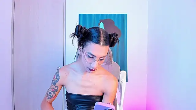 Snapshot of sofiaa_grey_ chatting on April 21, 4:01 pm sofiaa grey online show from April 21, 4:01 pm