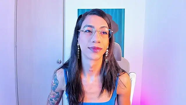Snapshot of sofiaa_grey_ chatting on April 23, 4:31 pm sofiaa grey online show from April 23, 4:31 pm