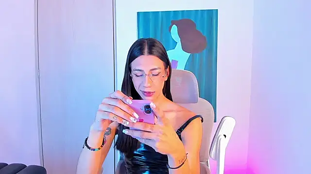 Snapshot of sofiaa_grey_ chatting on May 28, 2:36 pm sofiaa grey online show from May 28, 2:36 pm