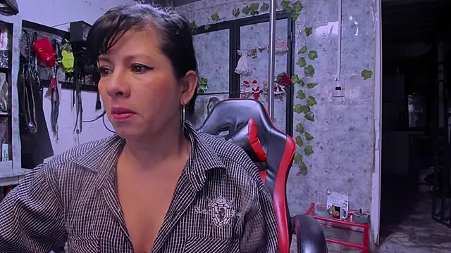 Snapshot of Erlinda-engel chatting on January 6, 12:02 pm Erlinda-engel online show from January 6, 12:02 pm