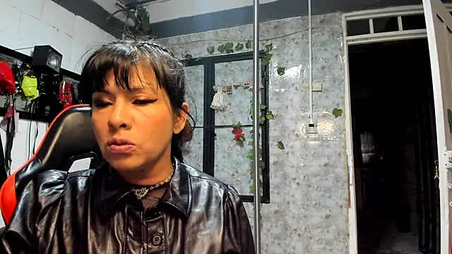 Snapshot of Erlinda-engel chatting on February 18, 11:55 am Erlinda-engel online show from February 18, 11:55 am