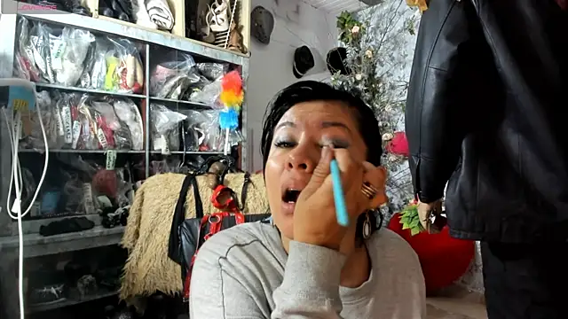 Snapshot of Erlinda-engel chatting on May 13, 11:51 am Erlinda-engel online show from May 13, 11:51 am