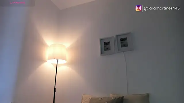 Snapshot of iara_martinez chatting on July 22, 1:25 pm iara martinez online show from July 22, 1:25 pm