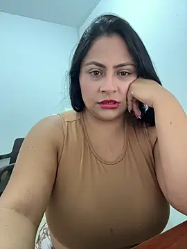 Snapshot of Sol_biglips chatting on June 1, 5:36 pm Sol biglips online show from June 1, 5:36 pm