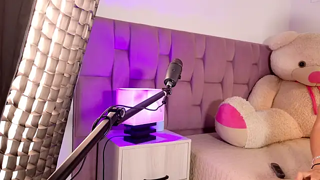SophiaKarson online show from June 15, 6:10 pm