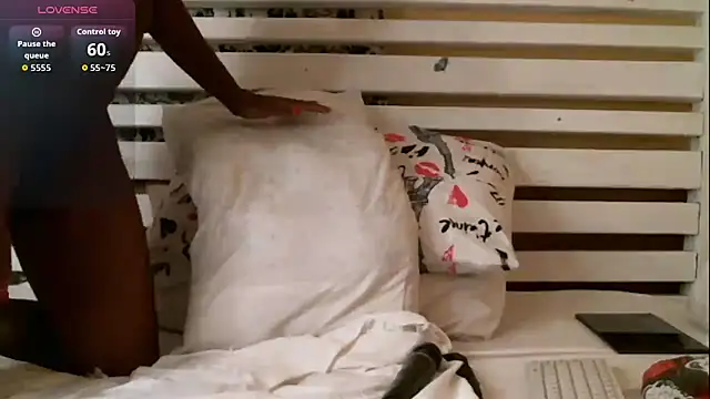 black sexy queen online show from November 7, 9:15 pm