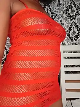 Snapshot of black_sexy_queen chatting on June 29, 9:48 pm black sexy queen online show from June 29, 9:48 pm