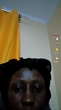 Snapshot of black_sexy_queen chatting on July 8, 7:18 pm black sexy queen online show from July 8, 7:18 pm
