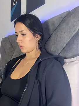 Snapshot of AnithaFigueroa1 chatting on March 11, 11:26 pm AnithaFigueroa1 online show from March 11, 11:26 pm