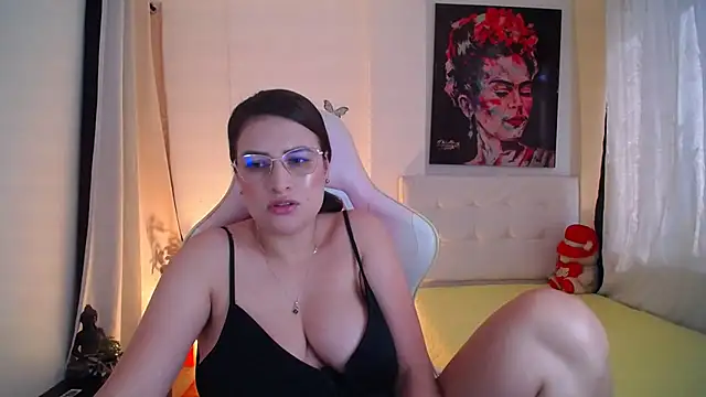 esmeraldaa230 online show from January 14, 7:53 pm