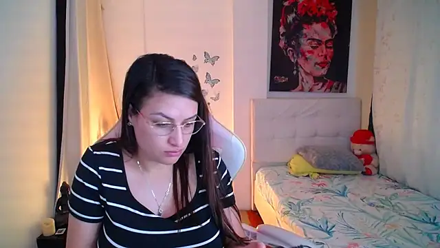 esmeraldaa230 online show from January 25, 8:00 pm