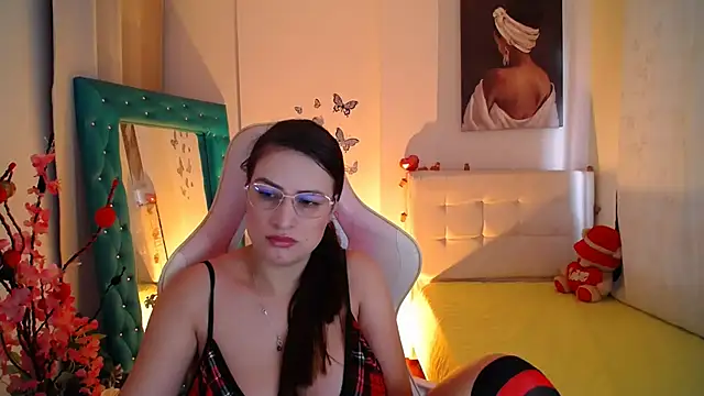 esmeraldaa230 online show from March 10, 7:50 pm