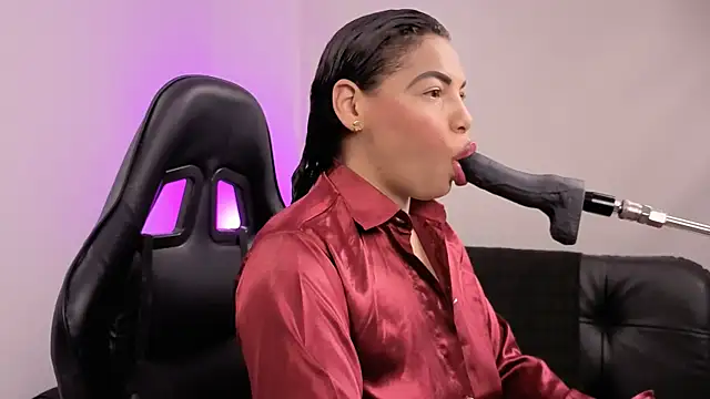 Snapshot of Anabel693 chatting on November 6, 8:15 am Anabel693 online show from November 6, 8:15 am