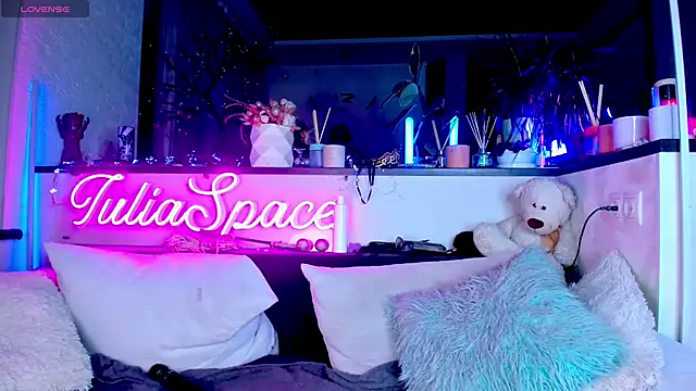  JuliaSpace  online show from January 1, 4:07 pm