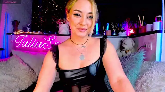  JuliaSpace  online show from January 11, 5:07 pm