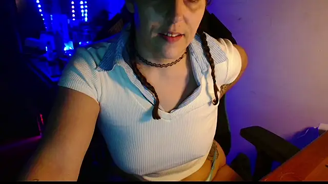 Snapshot of bratty_niagara chatting on February 8, 8:45 pm bratty niagara online show from February 8, 8:45 pm