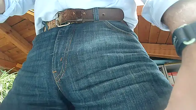 TWENTYONE0021 online show from March 6, 1:03 pm