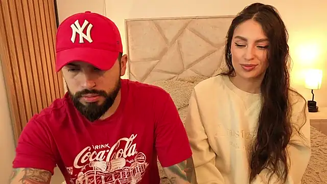 Snapshot of teseo_and_afroditha_ chatting on November 30, 3:32 am teseo and afroditha online show from November 30, 3:32 am