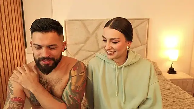 Snapshot of teseo_and_afroditha_ chatting on December 4, 3:27 am teseo and afroditha online show from December 4, 3:27 am