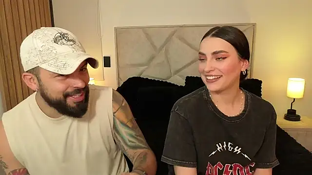 Snapshot of teseo_and_afroditha_ chatting on February 22, 3:40 am teseo and afroditha online show from February 22, 3:40 am