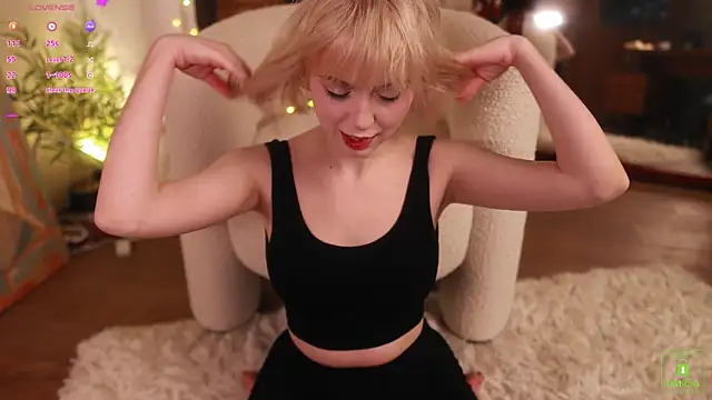 Snapshot of electric_babe chatting on February 5, 2:26 pm electric babe online show from February 5, 2:26 pm