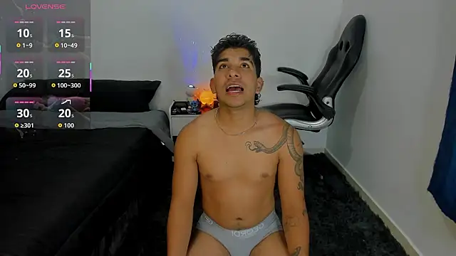 Snapshot of valentino_santoss chatting on January 31, 7:34 pm valentino santoss online show from January 31, 7:34 pm