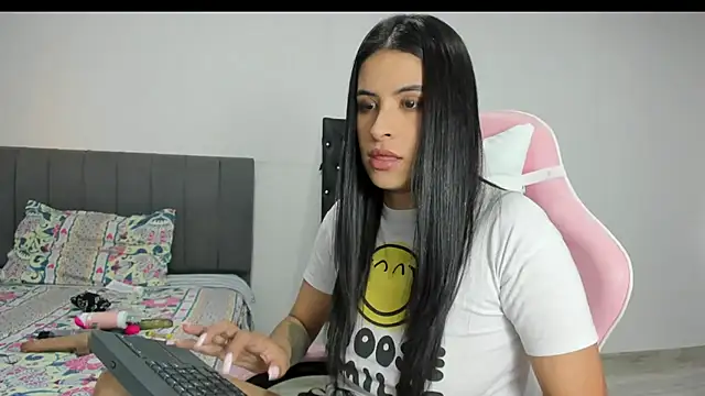 Snapshot of _elektrah chatting on February 20, 10:59 pm  elektrah online show from February 20, 10:59 pm