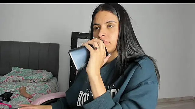 Snapshot of _elektrah chatting on February 27, 1:48 am  elektrah online show from February 27, 1:48 am