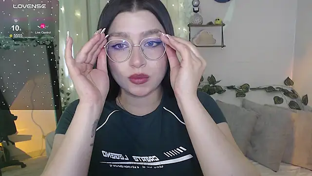 mily thomson b  online show from December 3, 9:35 pm