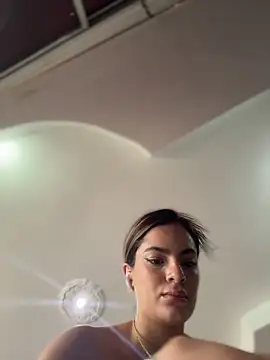 emiss  online show from October 23, 1:32 pm