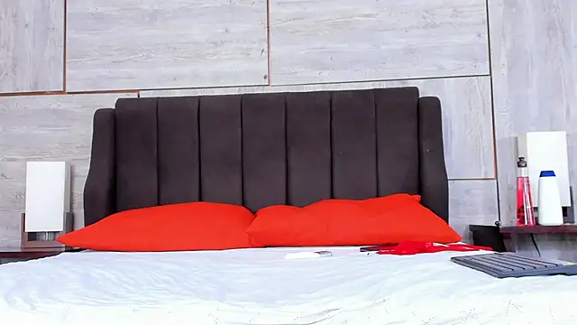 Lynn Jones online show from January 12, 10:45 am