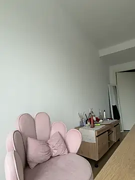 streetdoll online show from April 5, 7:38 am