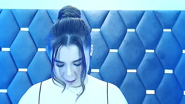 ThaniaJones online show from October 8, 12:03 pm