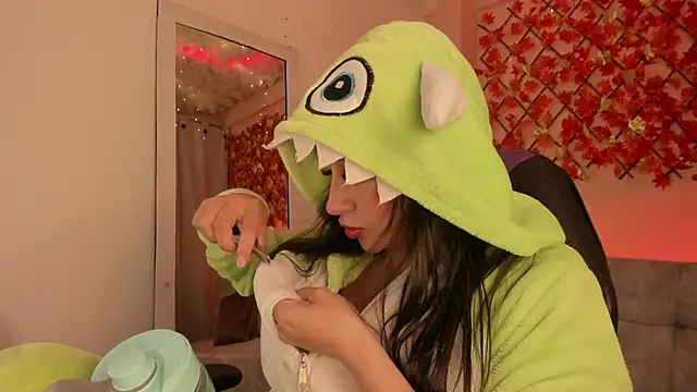 Snapshot of Sweet_Candies chatting on March 1, 12:39 am Sweet Candies online show from March 1, 12:39 am