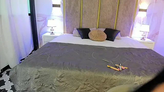 PaulinaDuarte online show from November 10, 11:42 am