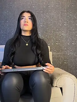 PaulinaDuarte online show from March 18, 12:19 pm