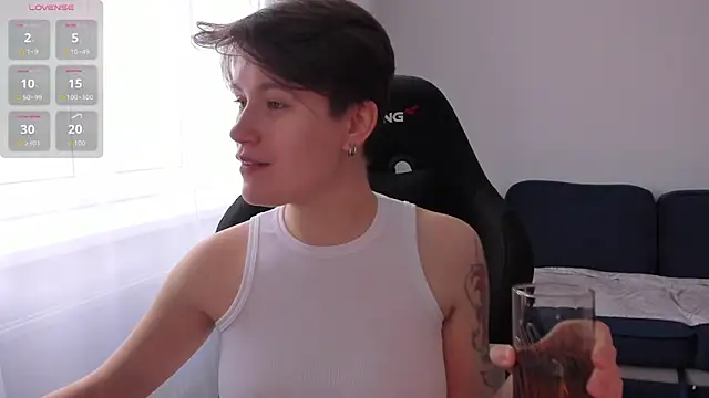 Snapshot of JessieFlower chatting on October 29, 8:27 am JessieFlower online show from October 29, 8:27 am