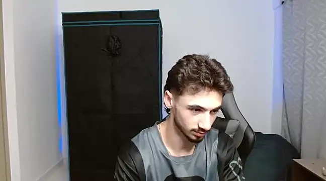 Snapshot of David_Brown18 chatting on December 1, 11:47 pm David Brown18 online show from December 1, 11:47 pm