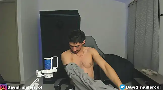 Snapshot of David_Brown18 chatting on December 11, 3:02 am David Brown18 online show from December 11, 3:02 am