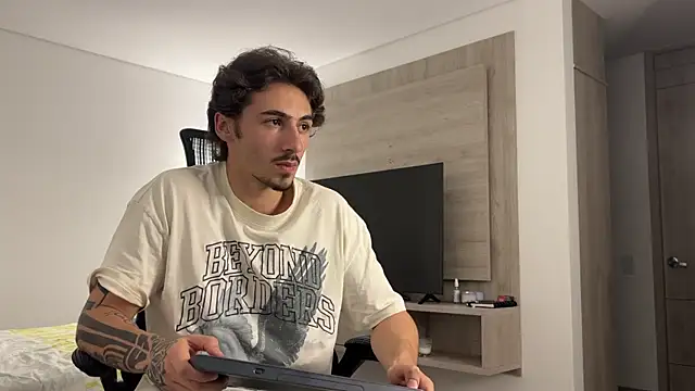 Snapshot of David_Brown18 chatting on July 2, 11:44 pm David Brown18 online show from July 2, 11:44 pm