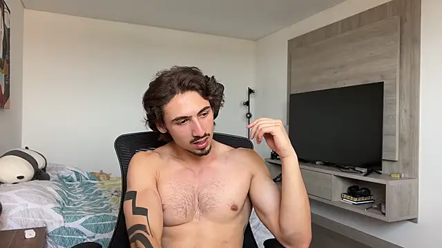Snapshot of David_Brown18 chatting on August 4, 4:20 pm David Brown18 online show from August 4, 4:20 pm