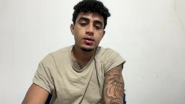 Snapshot of dominic_brandd23 chatting on September 27, 4:28 am dominic brandd23 online show from September 27, 4:28 am
